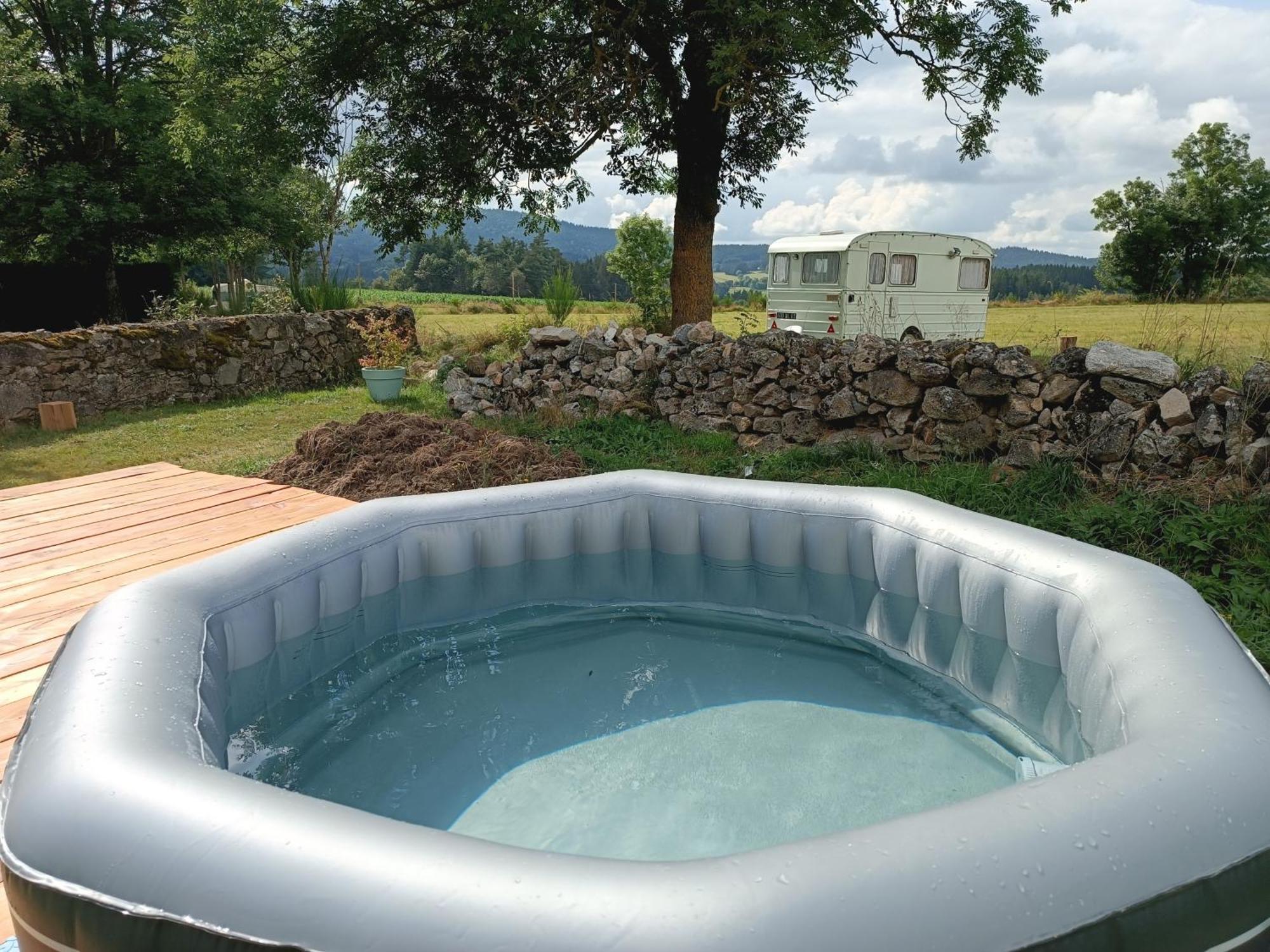 Caravane Vintage Insolite Avec Jacuzzi Au Calme