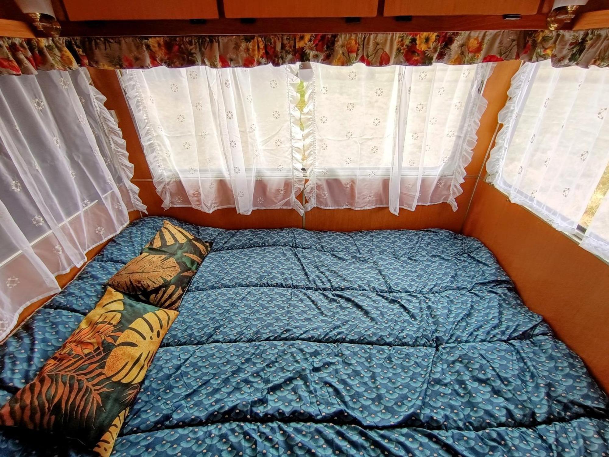 Camping Caravane Vintage Insolite Avec Jacuzzi Au Calme Sauvessanges