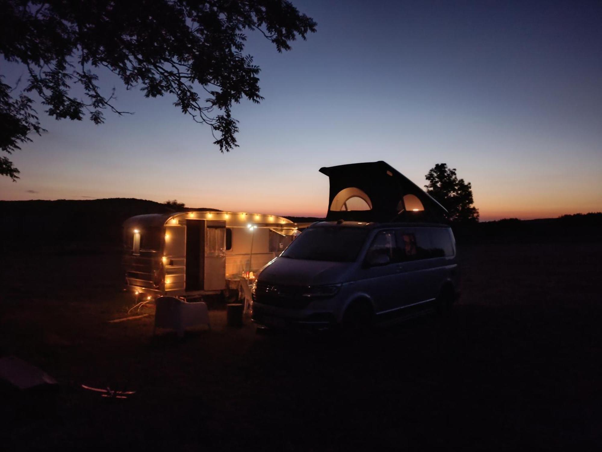 Caravane Vintage Insolite Avec Jacuzzi Au Calme Camping