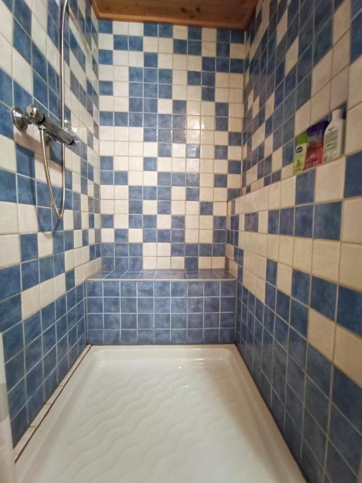 Caravane Vintage Insolite Avec Jacuzzi Au Calme Camping Sauvessanges