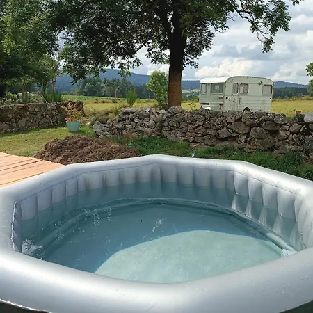 Caravane Vintage Insolite Avec Jacuzzi Au Calme Sauvessanges Exterior foto