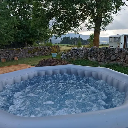 Caravane Vintage Insolite Avec Jacuzzi Au Calme Sauvessanges Exterior foto