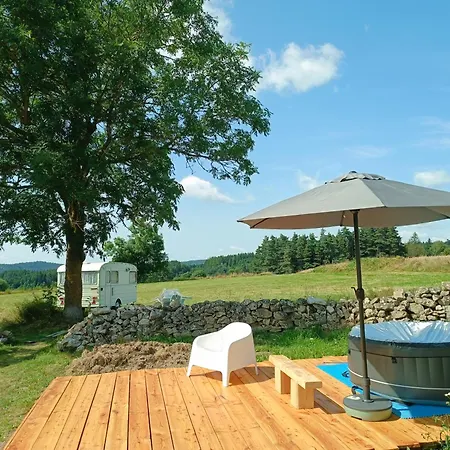 Caravane Vintage Insolite Avec Jacuzzi Au Calme Sauvessanges Exterior foto