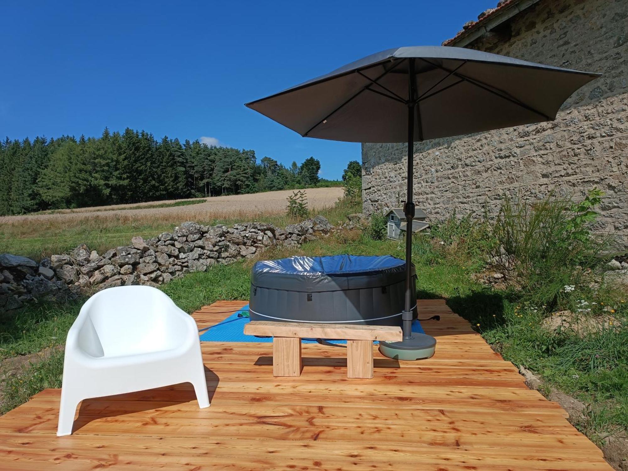 Caravane Vintage Insolite Avec Jacuzzi Au Calme